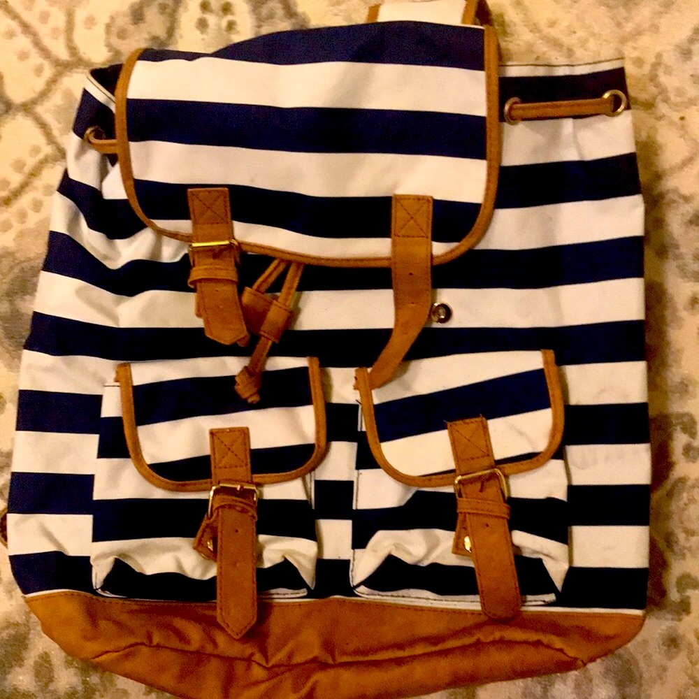 😳 Large canvas backpack. Too cute
